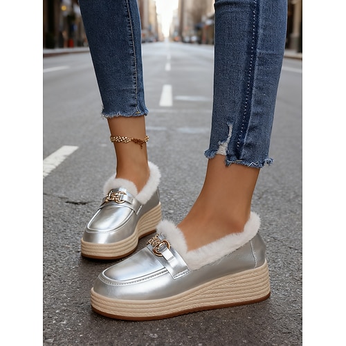 Silberne Damen-Loafer mit Metallic-Effekt, Kunstfellfutter, elegantem Goldketten-Detail, bequeme Winterschuhe für Freizeit und Alltag Image