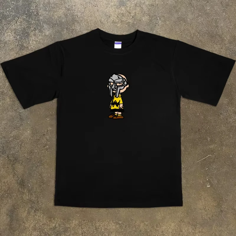 Im Jahr 2025, The Iron-faced Underground Hip-Hop Rock Band MF DOOM präsentiert einen Blockbuster aus reiner Baumwolle mit kurzen Ärmeln