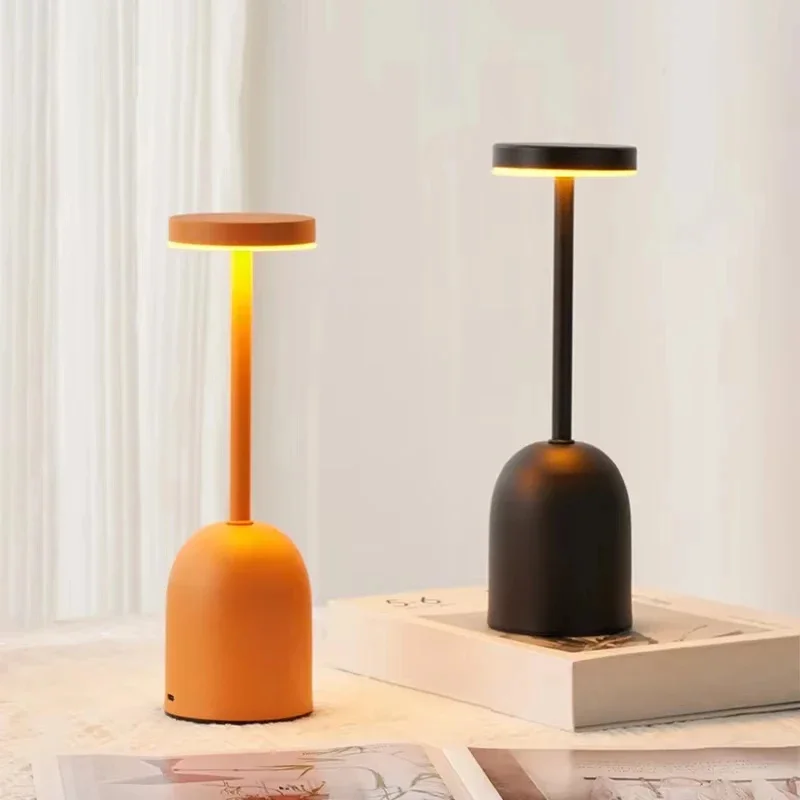 Neue Ankunft Licht Wohnzimmer Schlafzimmer Nacht Desktop Dekoration Schreibtisch Lampe Wiederaufladbare Dreifarbige dimmen Wein Tasse Tisch Lampen Image