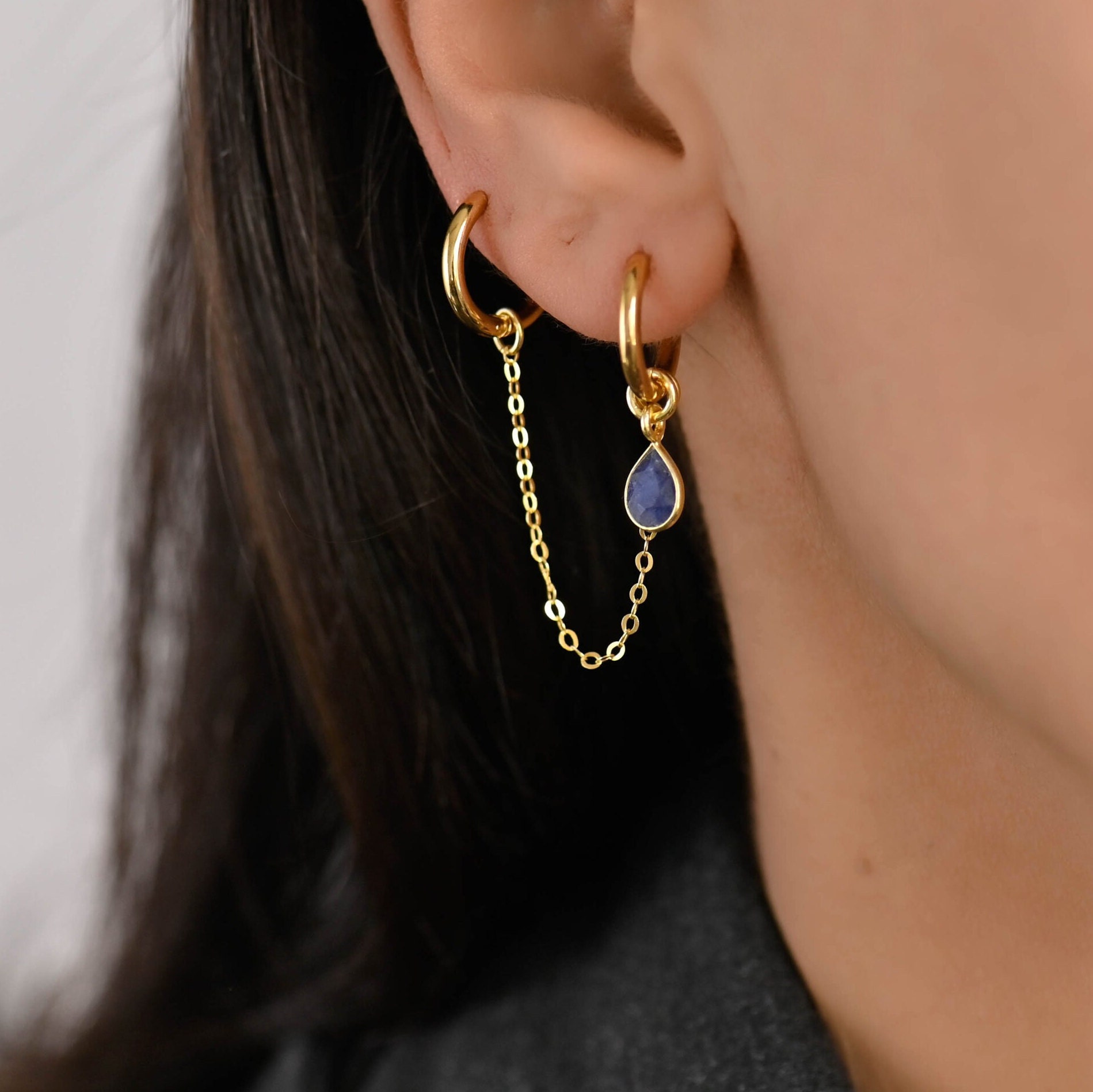 Orecchini a cerchio con doppio piercing e catena, orecchini a catena, orecchini a due fori, orecchini a doppia catena, orecchini a cerchio con catena,