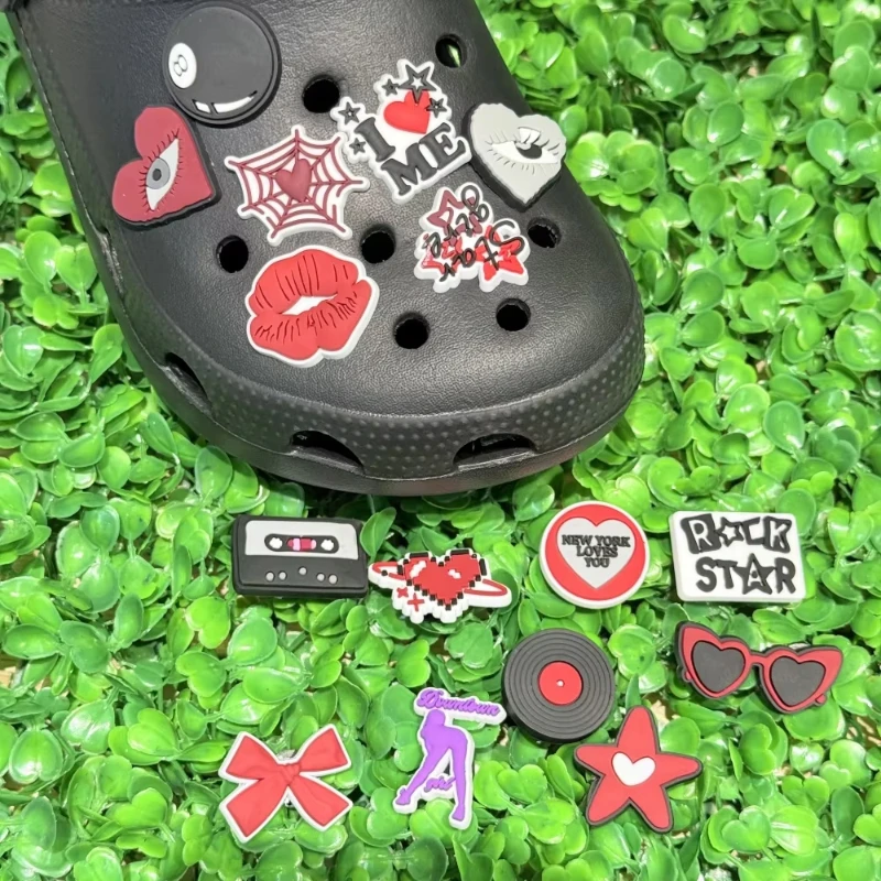 [Y2K Retro Charms] Heißer Verkauf Y2K Retro Schuh Charms Vintage 90er Jahre Popkultur PVC Anhänger mit Herz, Stern, Felsen auf und Lippen Designs