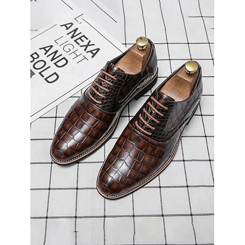 Braune Herrenschuhe aus Kunstleder mit Krokodilprägung – trendiges Design mit bequemer Passform, ideal für Freizeit und festliche Anlässe sowie Hochzeiten. Image