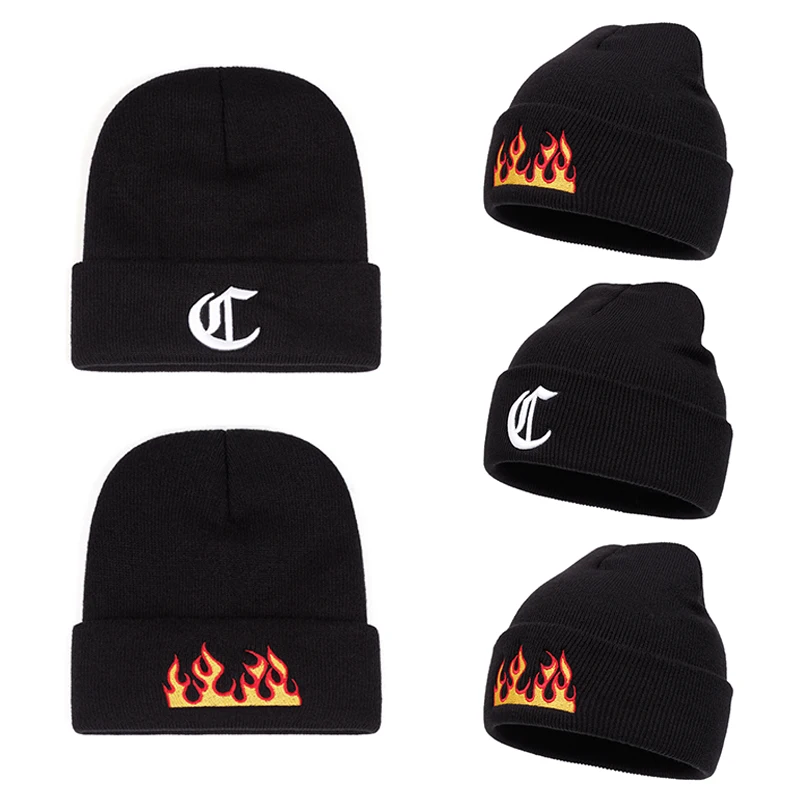 2025 Kreativer neuer Hip-Hop-Hut, Gothic-Buchstabe C, Flammen-Stickerei, randloser Hut, Outdoor, täglicher Skateboard-Hut, Unisex-Strickmütze