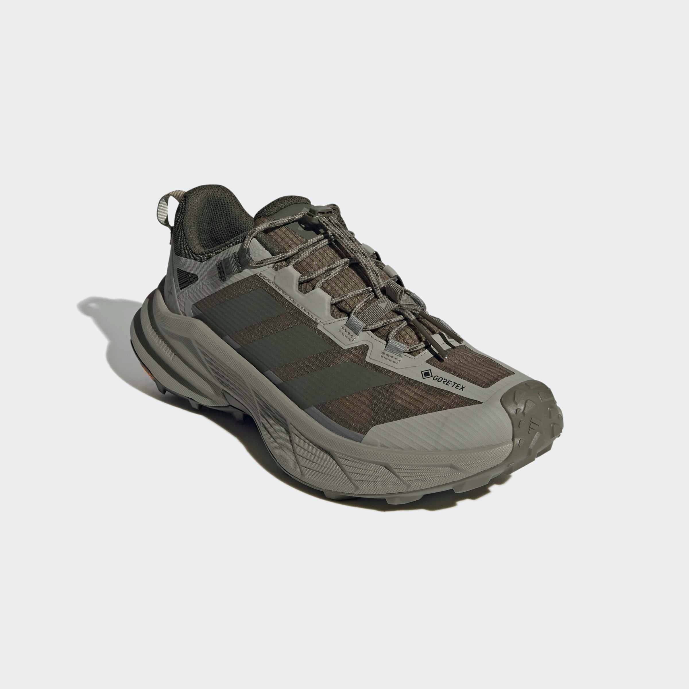 Wanderschuh ADIDAS TERREX "TERREX FREEHIKER SL GORE-TEX", Damen, Gr. 43, olive strata, night cargo, silber pebble, Textil, Schuhe Wanderschuh