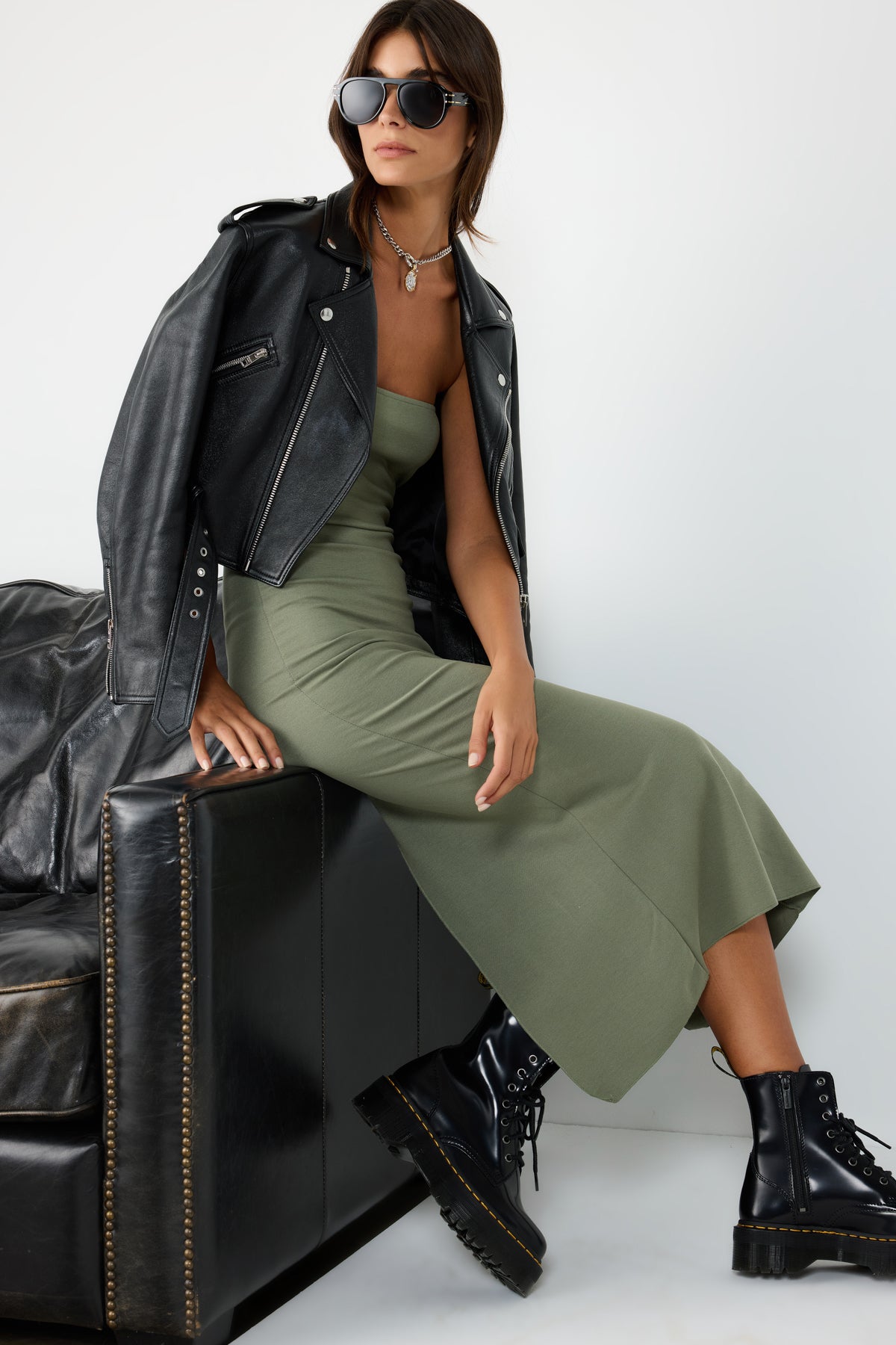 Trägerloses, gerade geschnittenes Midikleid Image