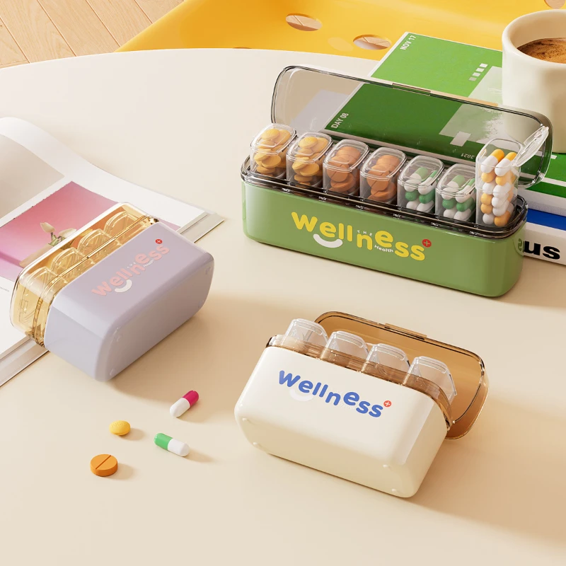 Tragbare doppelschichtige Medizinbox mit Cartoon-Motiv, Mini-Medizin-Aufbewahrungsbox, Pillenkapsel-Verpackungsbox aus Kunststoff, geeignet für Reisen