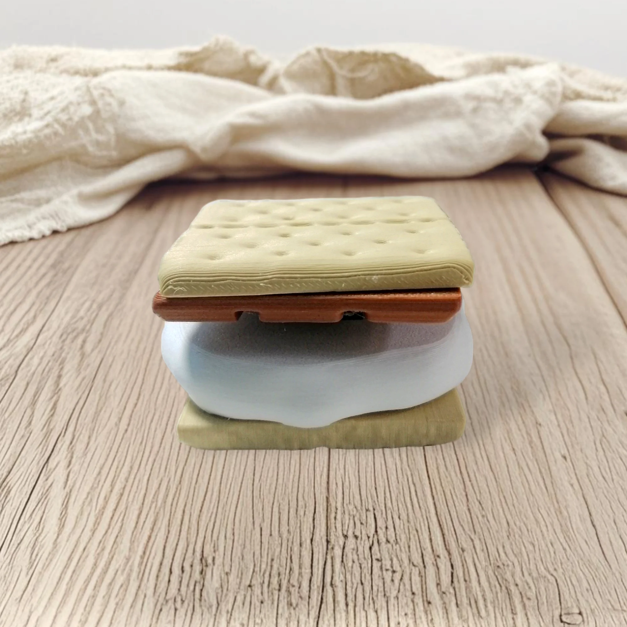 Die Kunststoff-Sandwich-Brotfigur ist nicht leicht zu brechen und ist ein perfektes Geschenk für Büros, Wohnzimmer und Schreibtische Image