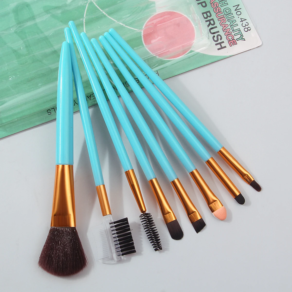 8-teiliges Make-up-Pinsel-Set in Kartonverpackung: Rougepinsel, Lidschattenpinsel, Concealer-Pinsel, Wimpernpinsel und Augenbrauenpinsel Image