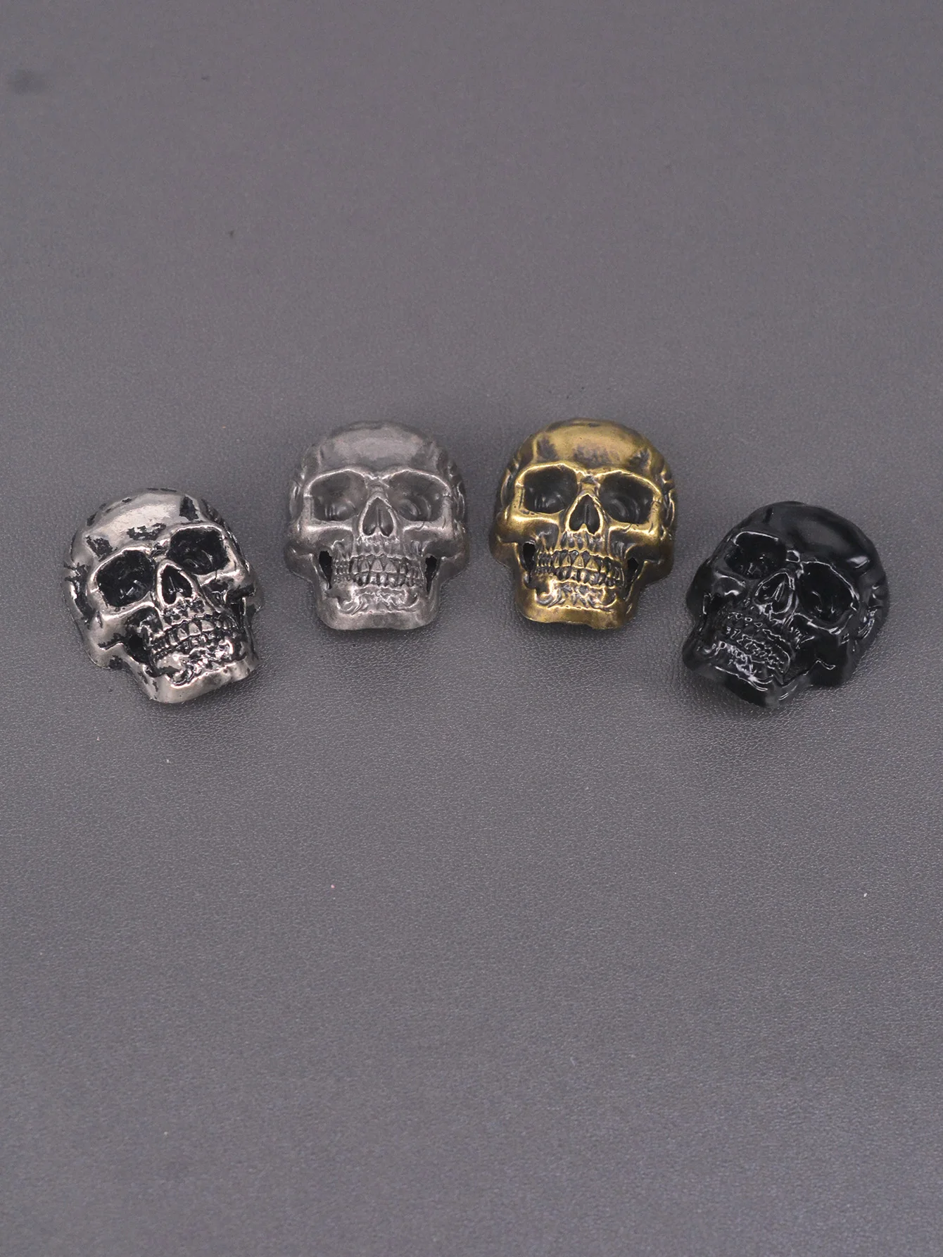 6 Stück Gothic Bronze Mattschwarz Gunmetal Silber 3D Großer Totenkopf Concho Leder Handwerk Dekor Schraubverschluss Niete