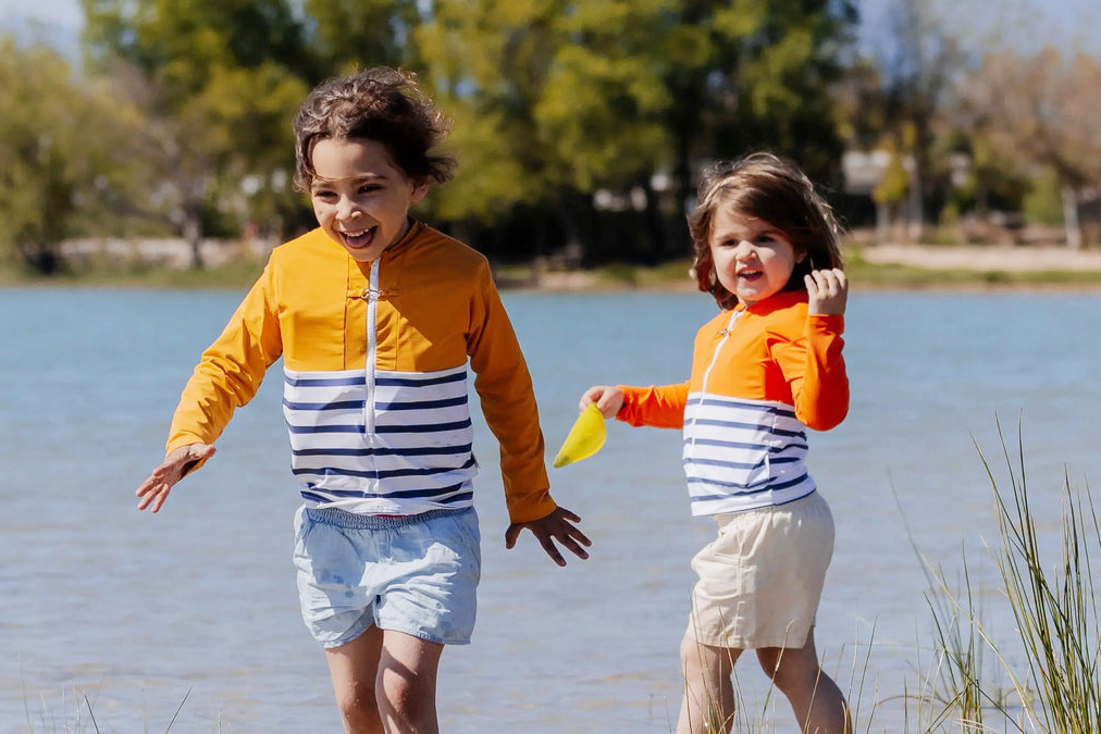 Floatee - Das Anti-Ertrinken T-Shirt für Kinder mit UV-Schutz, orange - Gr. 92 | Langarm T-Shirt Komplettset, Schwimmweste für Kleinkinder Image