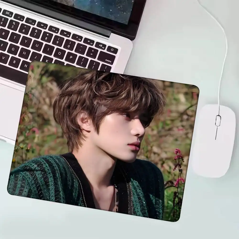 1pc Sänger B-BEOMGYU Mousepad Kleine LockEdge Für Gamer Computer Schreibtisch Pad Rechteckige Anti-slip Gummi