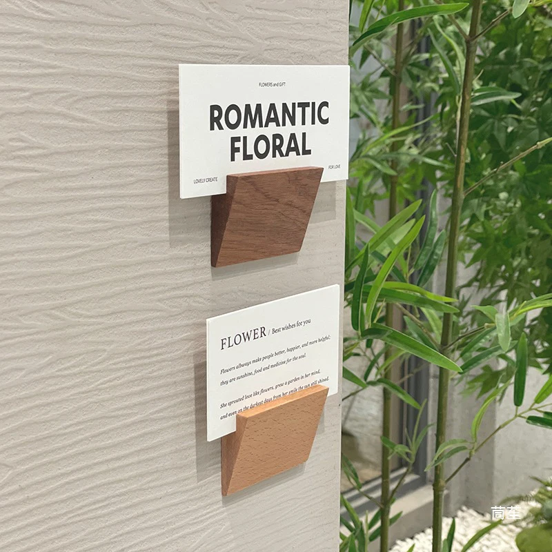 Wandmontierter Visitenkartenhalter aus Holz • Kartenständer zum Aufhängen an der Wand für das Büro Image