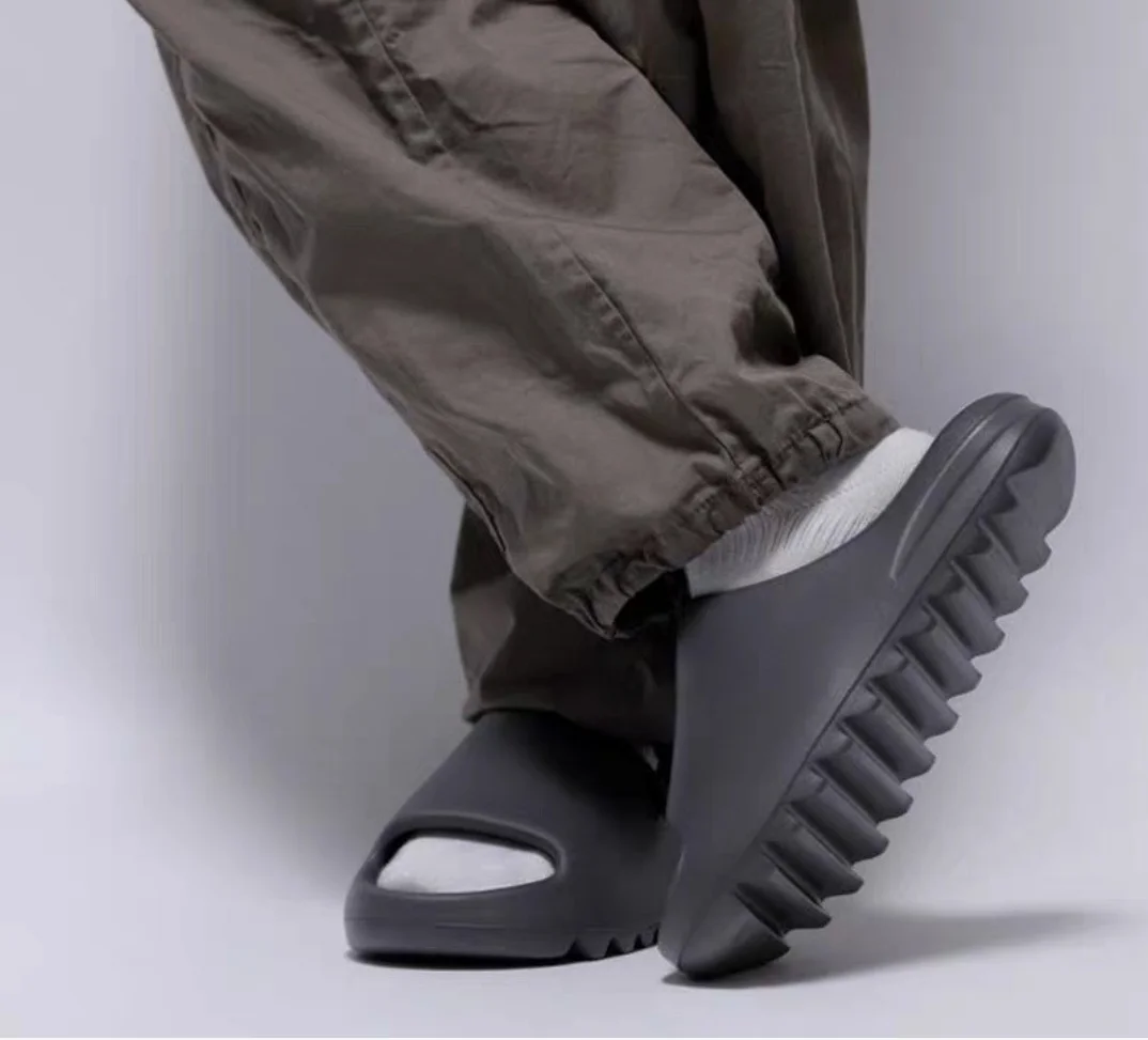 Sommer Frauen Hausschuhe Männer Sandalen Casual Strand Schuhe Weichen Boden Rutschen Dicke Plattform EVA Anti-Slip Hause Hausschuhe