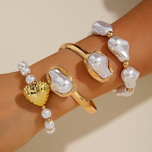 Samba Accessoires Damen Goldfarbene Perlenarmbänder - Stapelset mit Chunky Barocken Perlen offenen Manschetten und Perlenherz Charm Leistungs-Kostüm Image