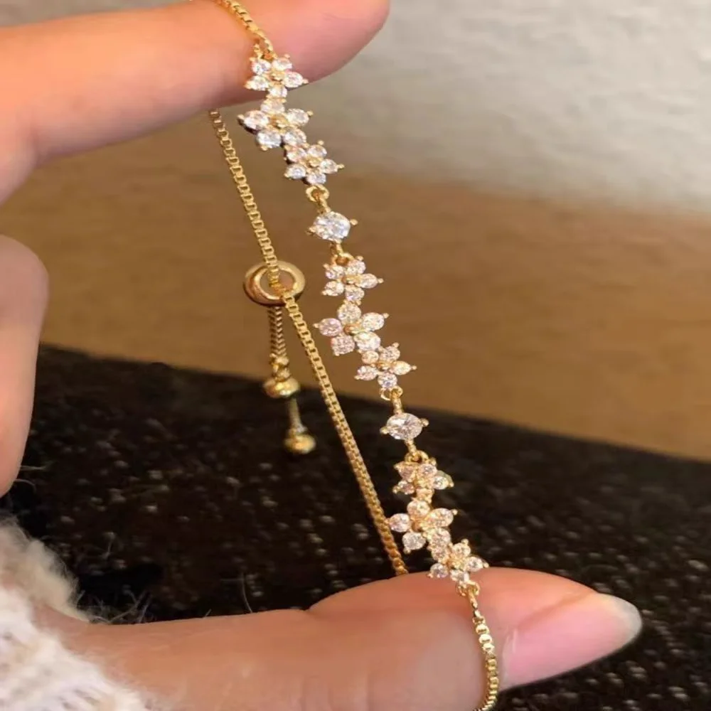 Zinklegierungs-Armband, funkelndes Zirkon-Blumen-Armband, handgefertigtes Armband, Legierung für den täglichen Gebrauch, Modeaccessoire, Party Image