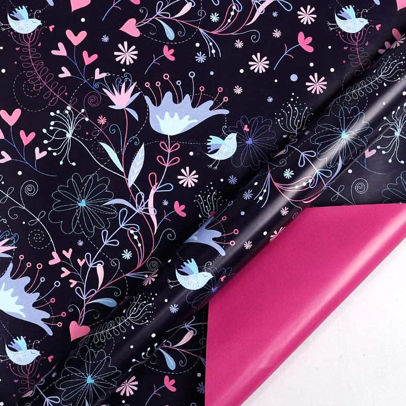 1 Rolle extra lange 43,18 cm x 299,72 cm große Geschenkverpackungsrolle | Elegantes Pastell- und Marineblau/Rosa/Schwarz/Weiß – Herzen, Vögel, Blumenmuster Image