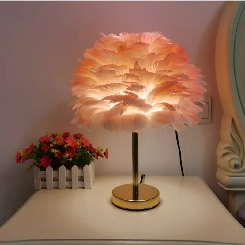 Moderne Feder Tischlampe Schlafzimmer Tischlampe Nachttisch Wohnzimmer Kaffee Dekorative Lichter Weihnachtsdekoration Romantische Beleuchtung