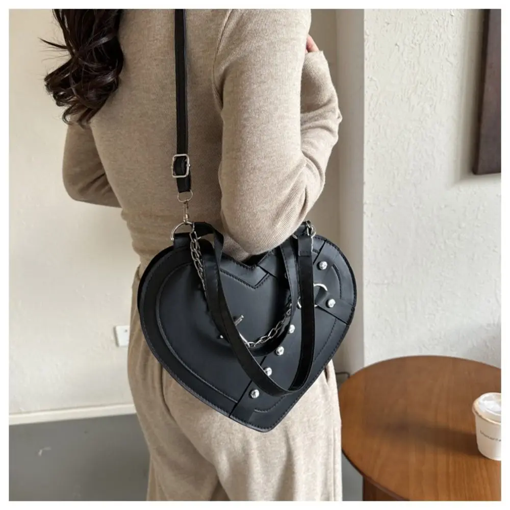 Vintage PU Leder Schwarz Umhängetasche Kette Niet Große Kapazität Frauen Umhängetasche Herzförmige Tragbare Umhängetasche Mädchen