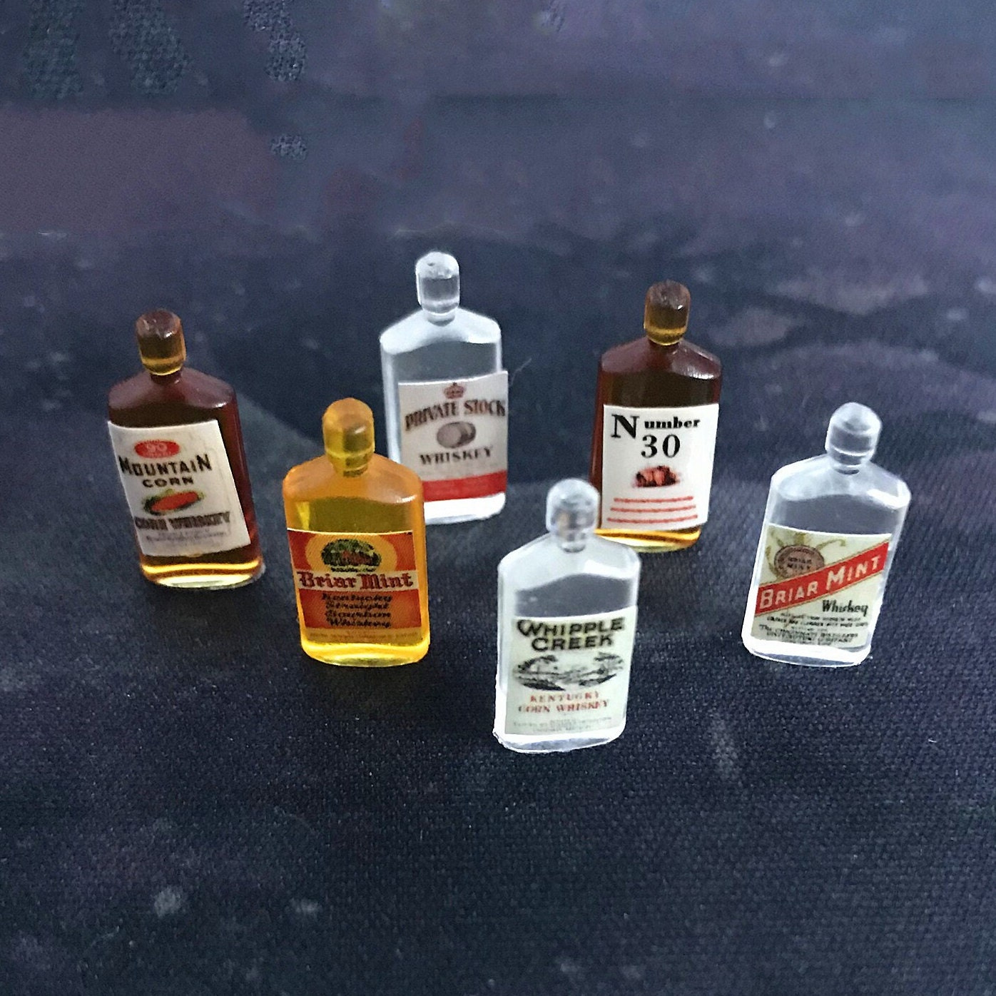 Vino di whisky in miniatura (6 pezzi) Miniature di case delle bambole Vino di case delle bambole Mini vino Cibo in miniatura Forniture di miniature di