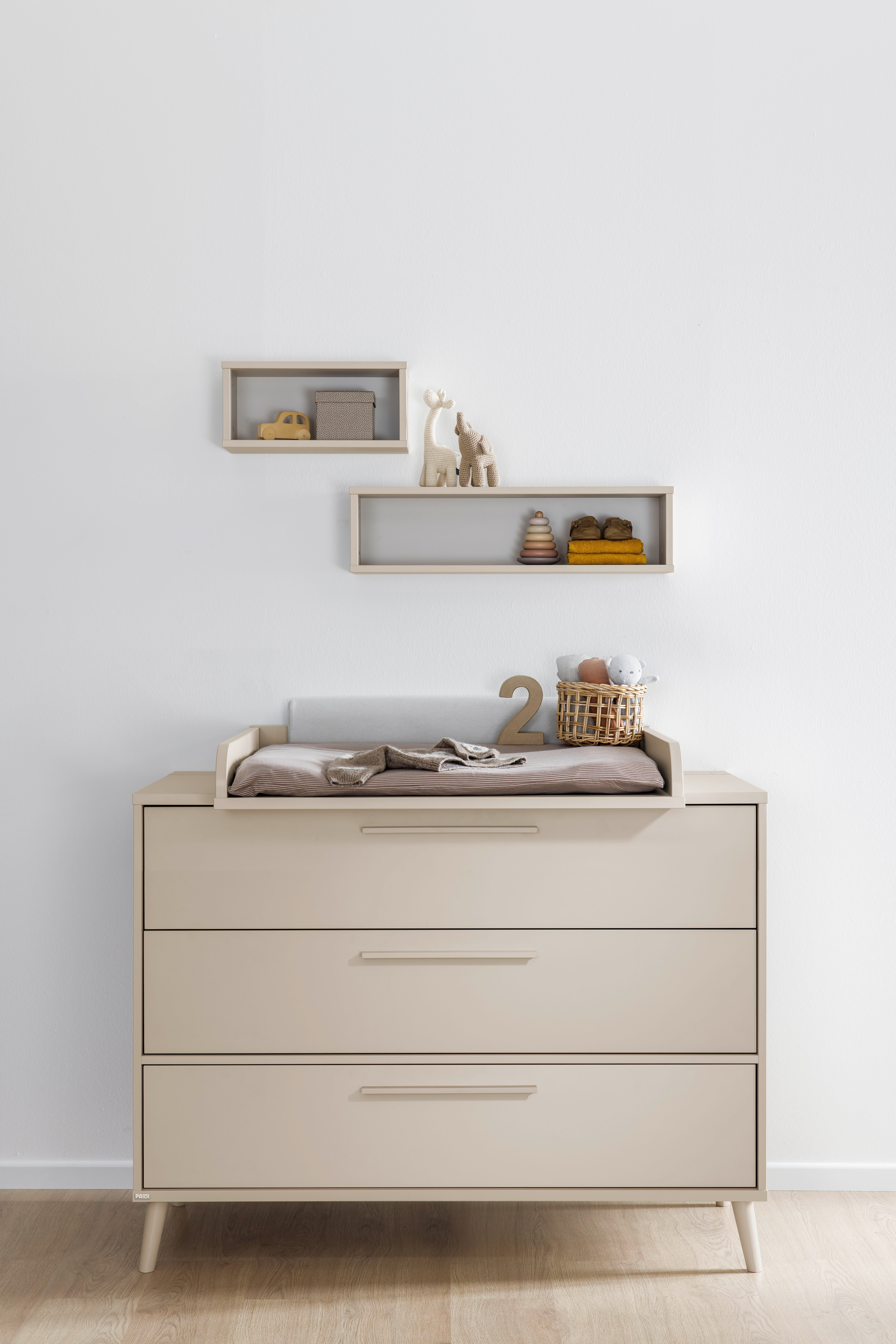 Wickelkommode PAIDI "EEFJE in Beige, 3 Schubladen mit Soft-Close, verschiedene Ausführungen", cashmere, beige, cashmere, beige, B:124cm H:93cm T:57cm, Holzwerkstoff, Wickelkommoden, Wickelkommode, langlebige Kommode, geprüfte Sicherheit, Wickeltisch...