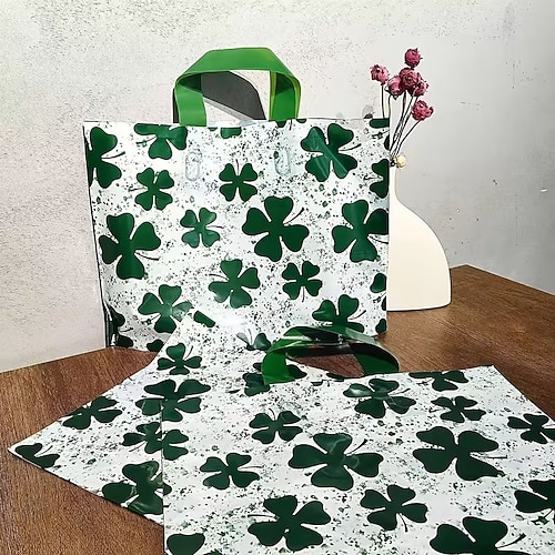 50 Stück St. Patrick's Day Geschenktüten Kleeblatt Partytüten wiederverwendbare Tragetaschen für Kleidung Einkaufen Valentinstag Göttin Tag Muttertag verstärkte grüne Handtaschen Image
