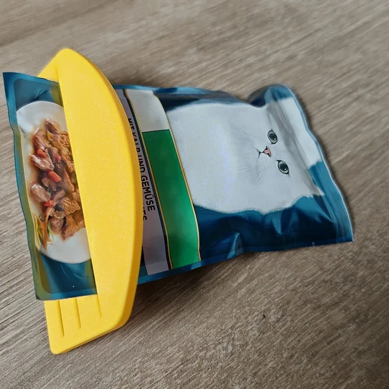 Presse-aliments pour chat, outil de compression des aliments, distributeur de nourriture pour animaux de compagnie, 3 épaisseurs, Portable, extraits efficacement les aliments des sacs