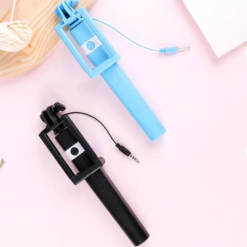 Neuer draht gesteuerter Selfie-Stick pink/blau/schwarz geeignet für Typ-C-Stecker Schrumpfung 18cm Stretch 74cm Mini tragbarer Selfie-Stick Image