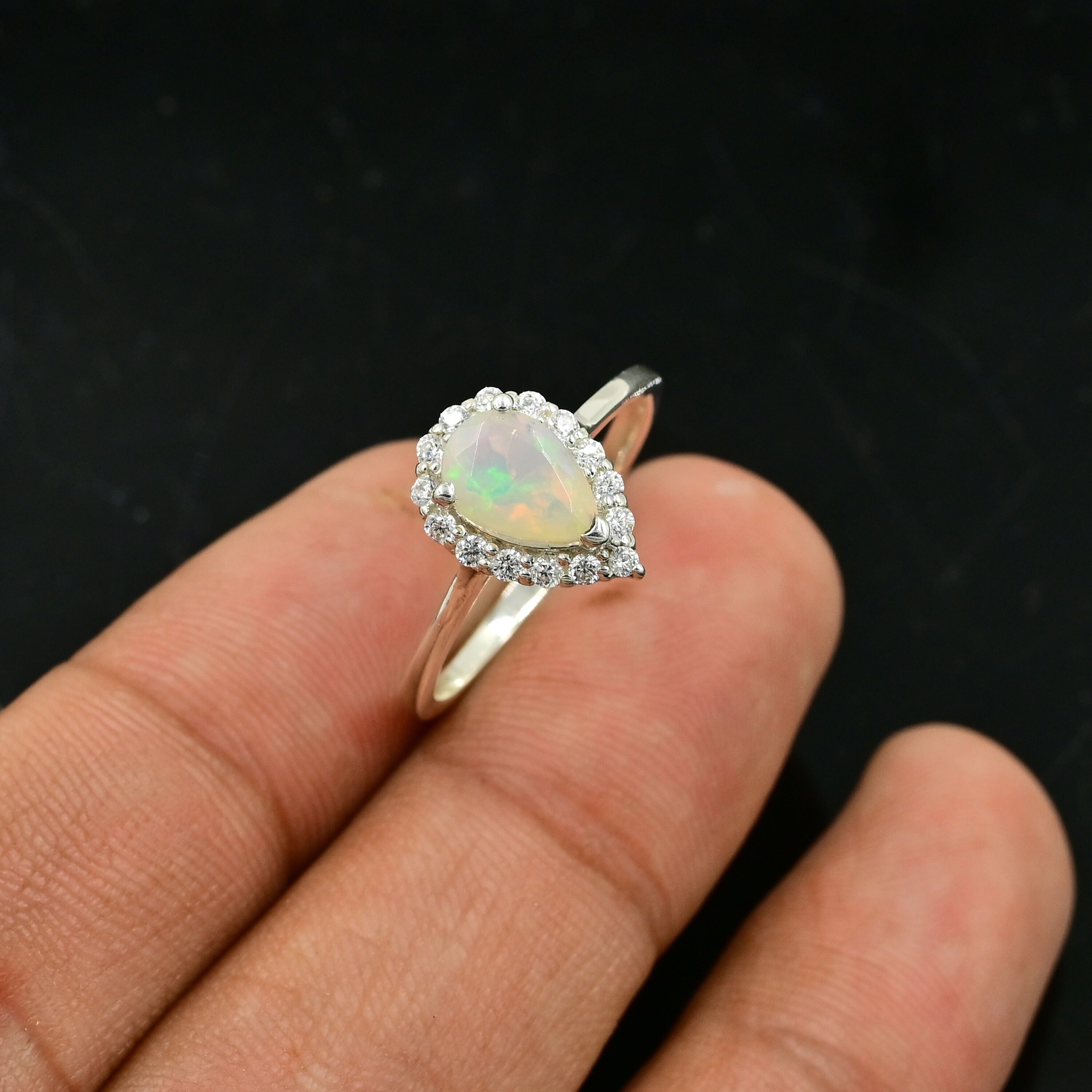 9 x 6 mm Birne Natürlicher Welo Opal Schliff Ring, 925 Sterling Silber, Oktober Geburtsstein, Solitär Ring, Verlobungsring, Geschenk für Sie