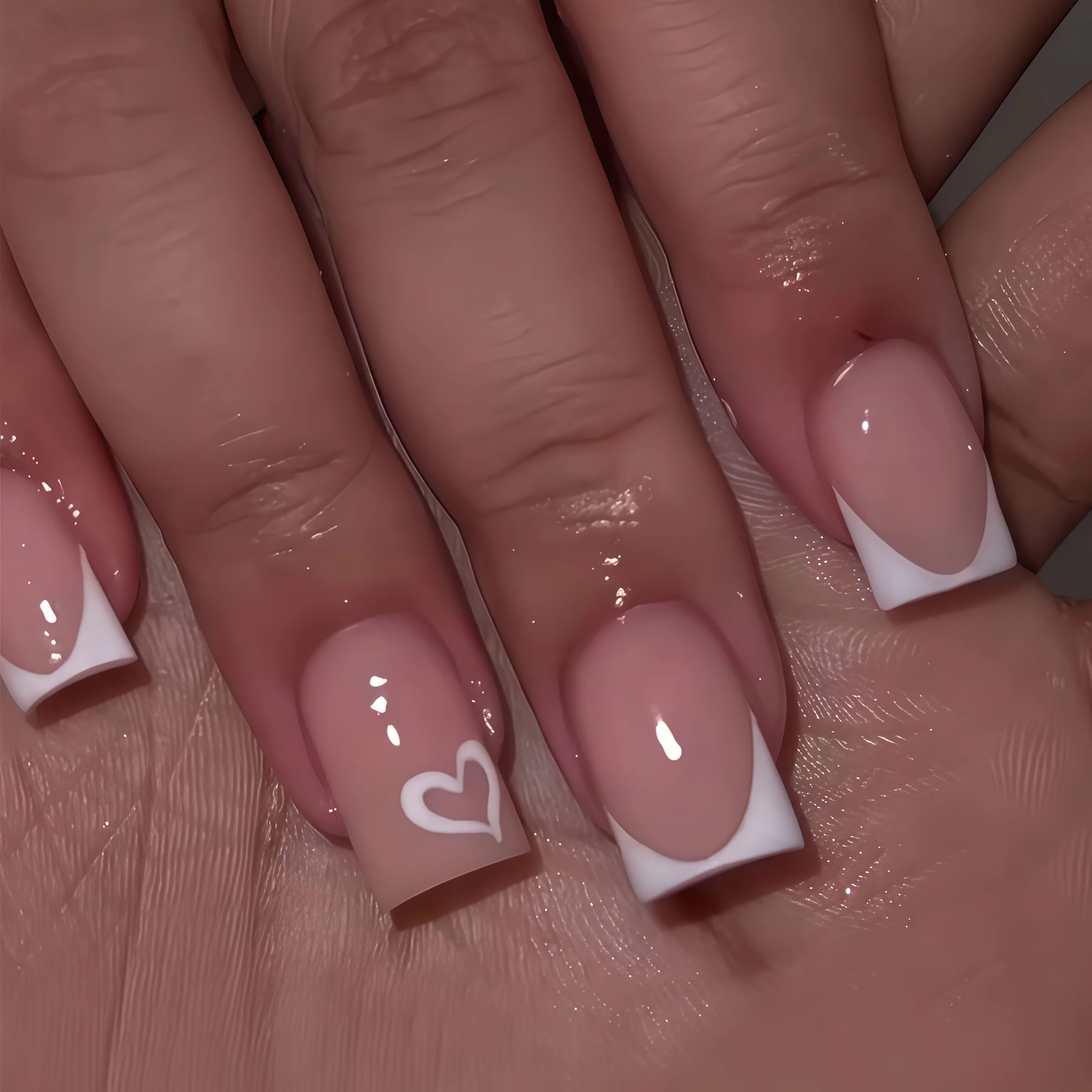 24-teiliges kurzes rosafarbenes französisches Spitzen-Kunstnägel-Set mit weißer Liebe und Herz, vollständige Abdeckung, abnehmbares Nagelkunst-Geschenkset, zum Aufdrücken der Nägel Image