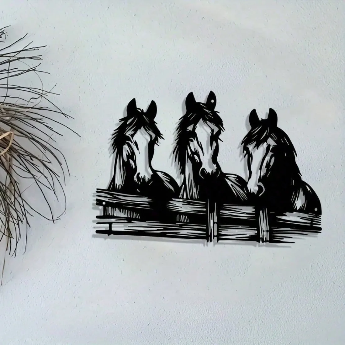 Eisenpferd-Wanddekoration, rustikale Dreifach-Pferde-Silhouette aus Metall auf Holzzaun für drinnen und draußen, Wohnzimmer, Terrasse, Balkon, Geschenk