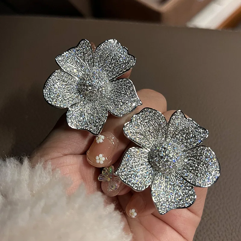 Elegante Dame Große Blume Labor Diamant Baumeln Ohrring Schmuck Weiß Gold Verlobung Hochzeit Tropfen Ohrringe für Frauen Party Geschenk