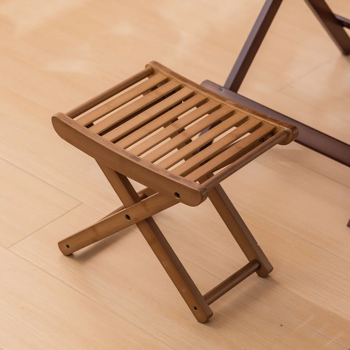Tragbarer, zusammenklappbarer Bambus-Duschhocker – faltbarer Badesitz im Spa-Stil zum Duschen, Rasieren und Sauna, natürliches Bambus-Design