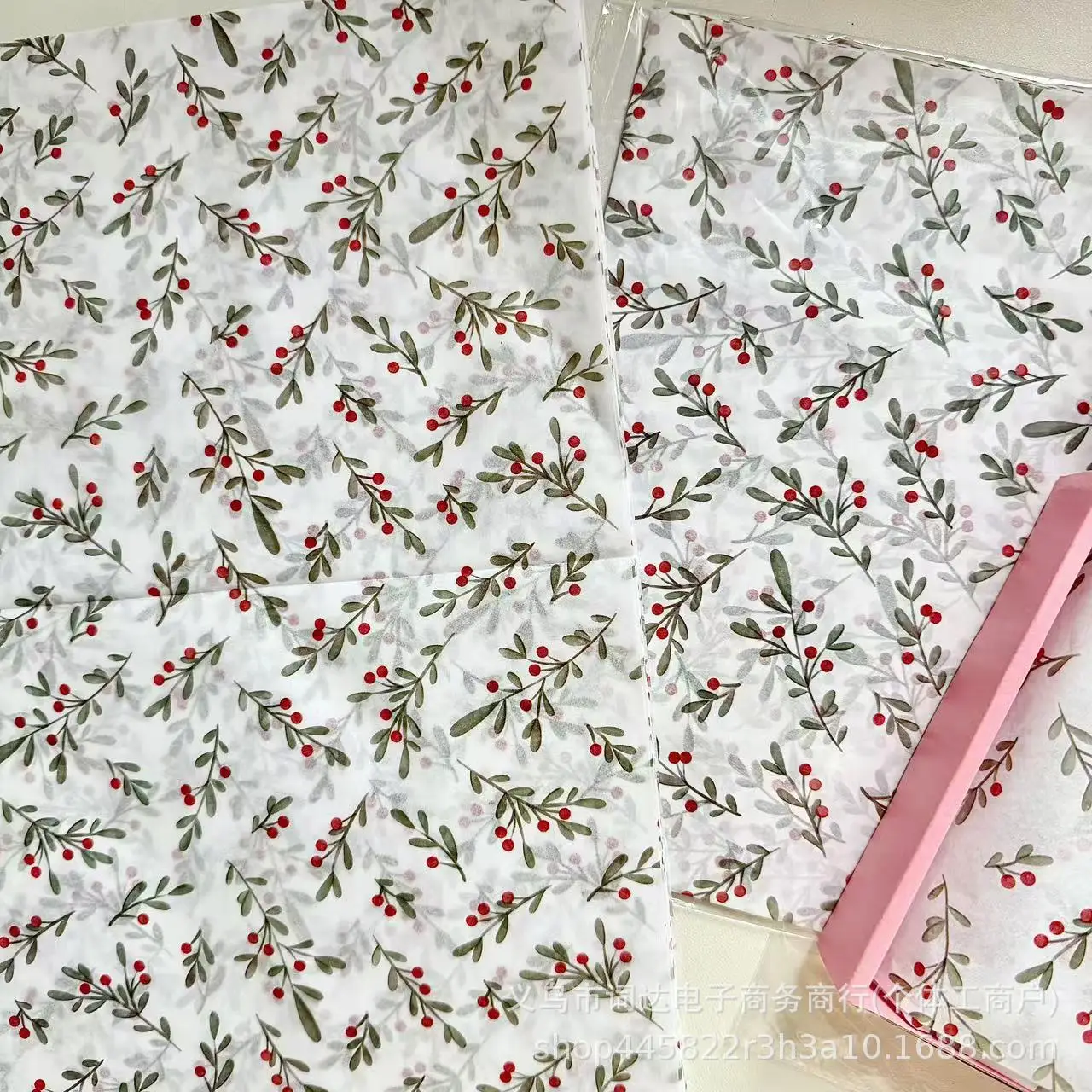 Dünnes Papier mit Holly-Samenmuster, geeignet zum Verpacken von Geschenken, Feuchtigkeitsschutz für Kleidung, Rotweinverpackung, Geschenkbox, Weihnachtsgeschenk Image