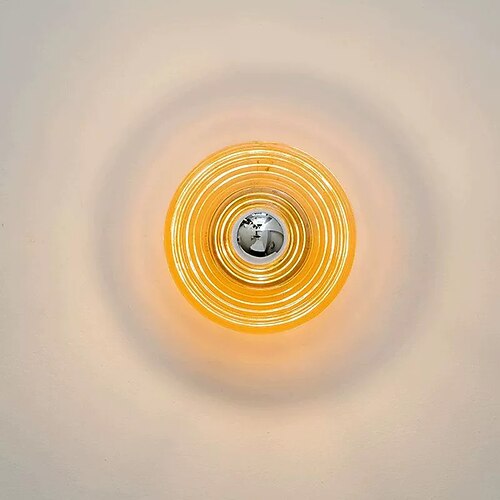 Moderne, kreative Wandleuchte aus transparentem Glas und Eisen mit Wasserwellenmuster und einer Lichtquelle Image