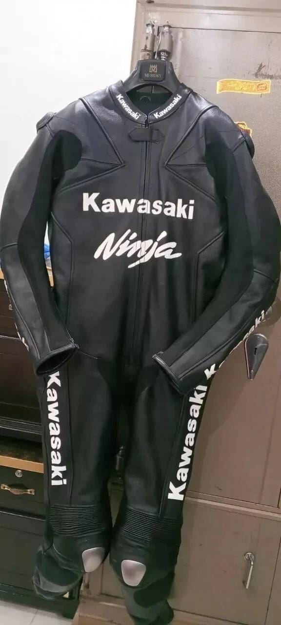Tuta in pelle bovina da moto Kawasaki Ninja Racing MotoGP Nuova tuta da motociclista nera Kawasaki Ninja, abbigliamento da motociclista