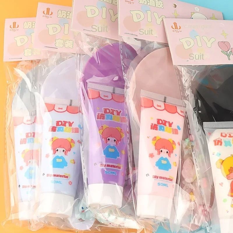 Cute Cartoon Handheld Mirror With Decorative Cream Style Design pink