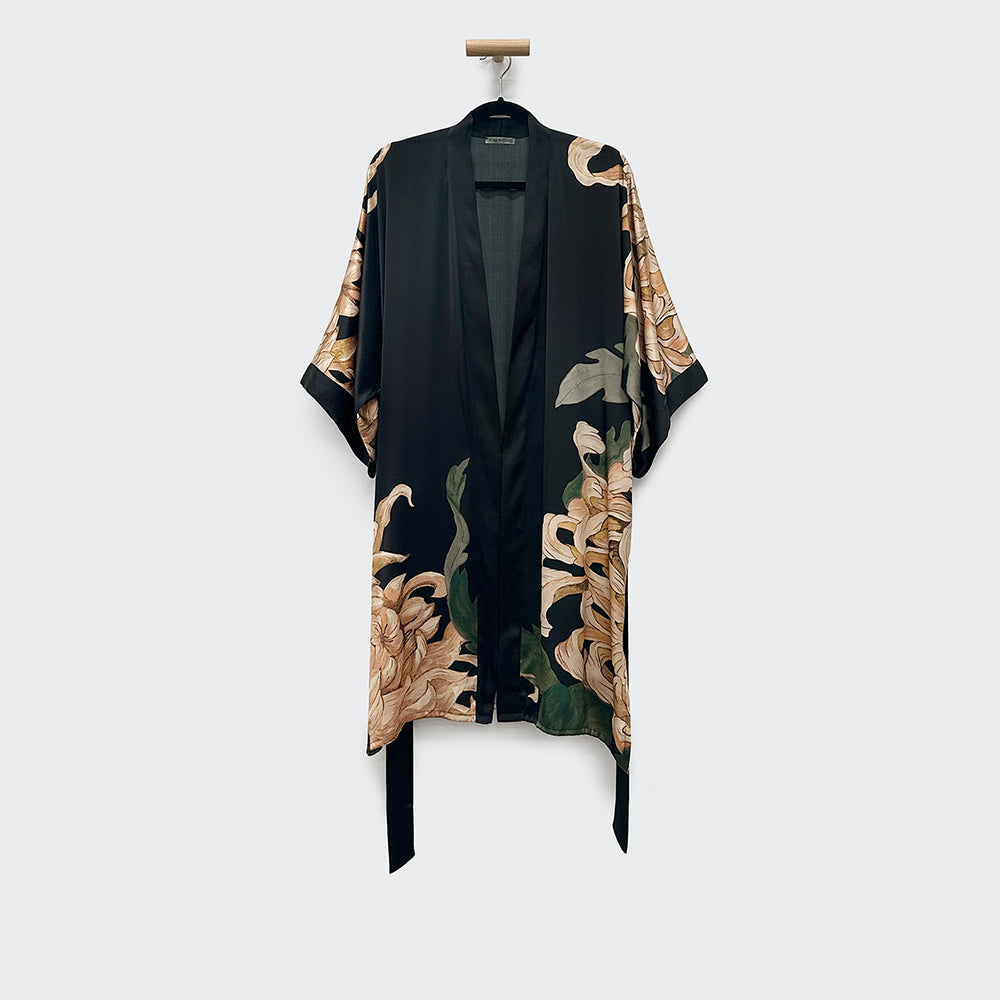 KIM+ONO Kimono Robe | Silk Kiku Short Kimono Robe | Silk | Black | Short