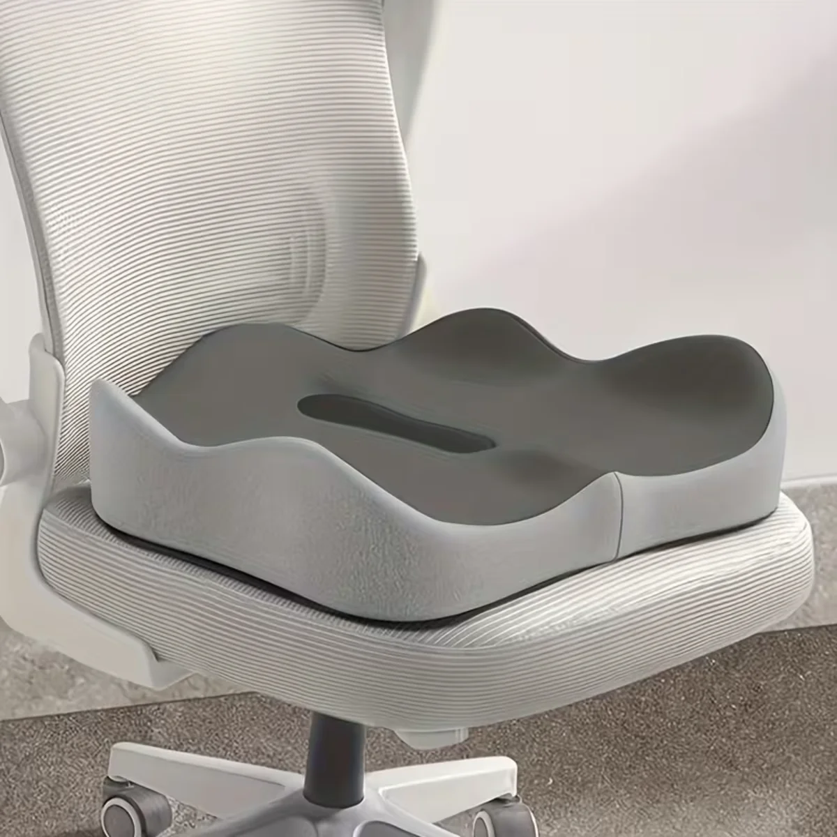 Autositz- und Bürostuhlkissen aus Memory-Schaum, Steunkissen mit Steißbein, ergonomisches Kissen zur Linderung von Rückenschmerzen und zur Verbesserung der Haltung Image