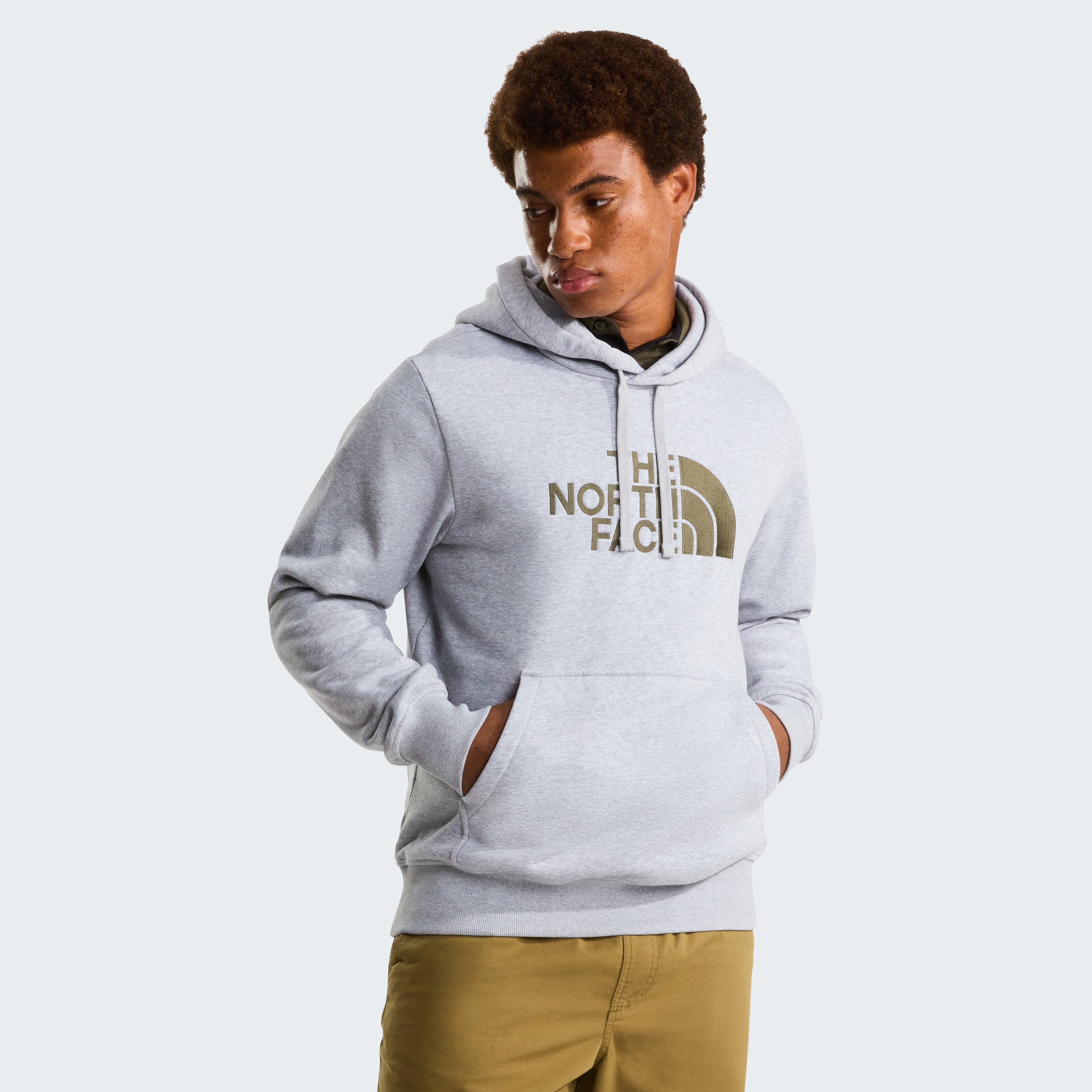 Kapuzensweatshirt THE NORTH FACE "M DREW PEAK REGULAR HOODIE", Herren, Gr. L, tnf light grau heather, new taupe grün, Sweatware, Obermaterial: 74% Baumwolle, 26% Polyester, Rippbündchen, Sweatshirts, mit Kängurutasche, mit regulierbarer Kapuze,...