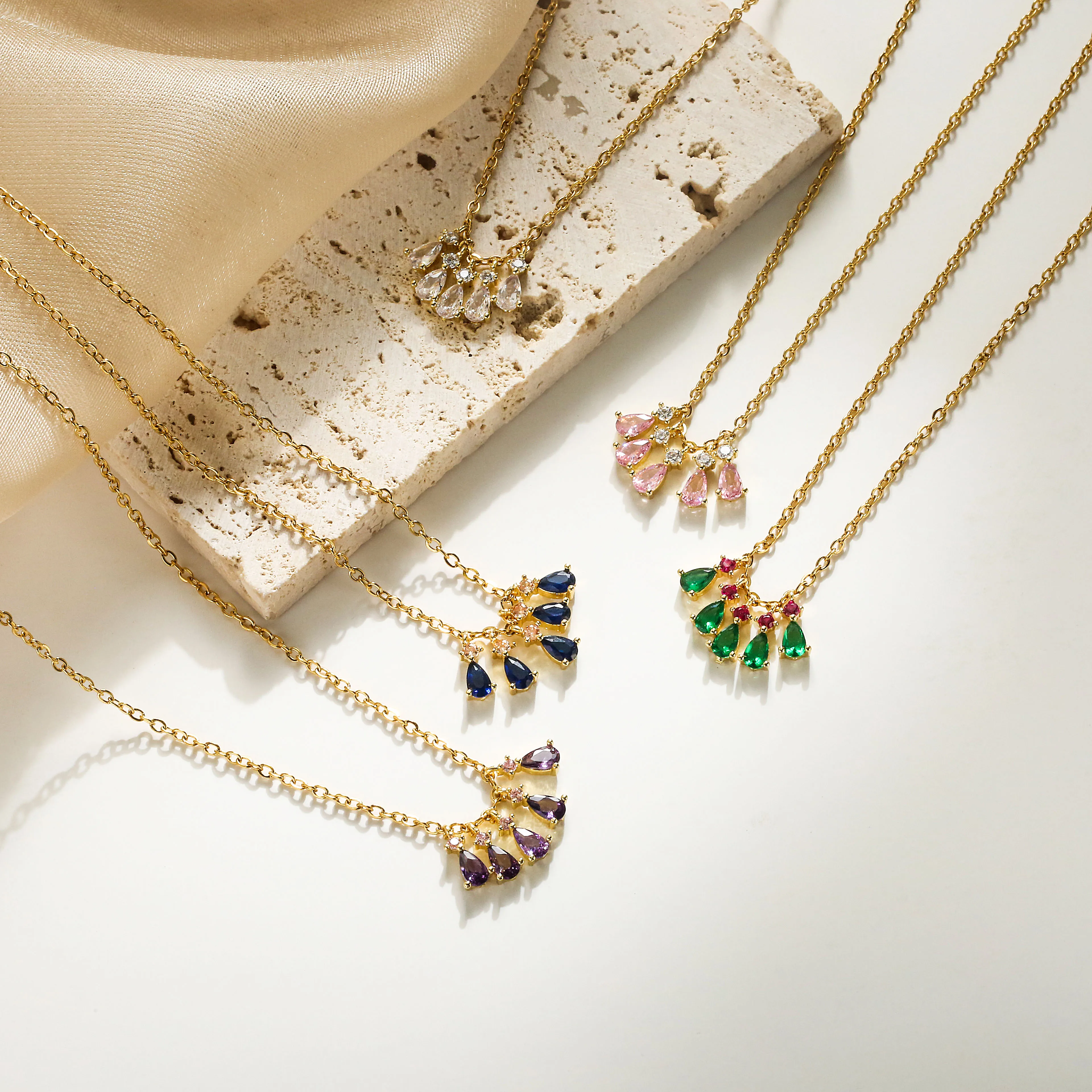 Collier en laiton plaqué or pour femmes, goutte d