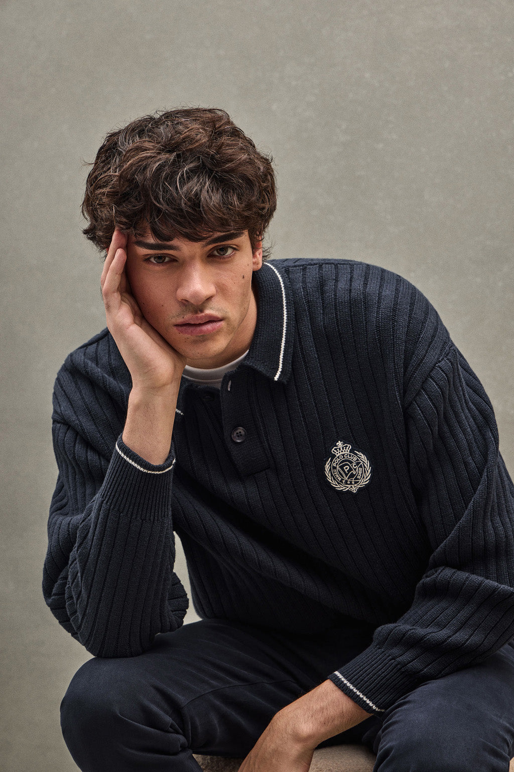 Pullover marineblau mit Polokragen und maritimem Polo Club-Patch Image