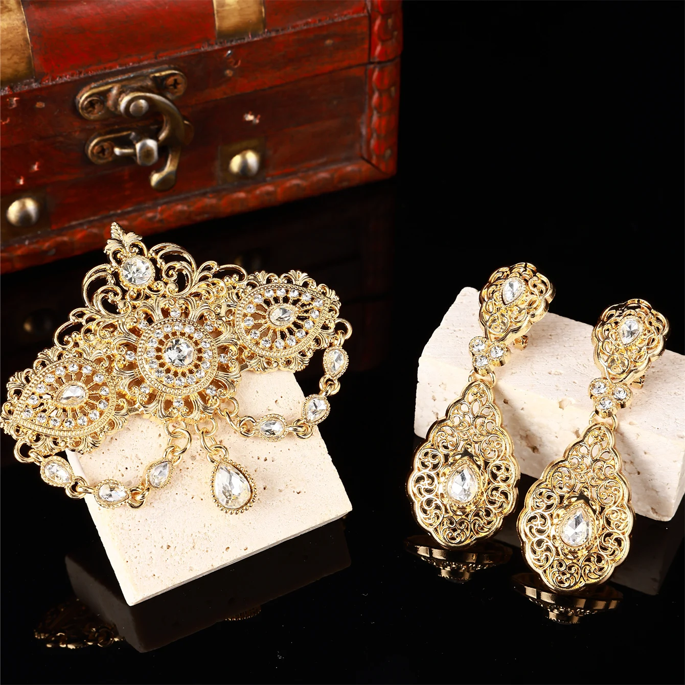 Braut-Hochzeits-Corsage und Ohrringe, modisches Schmuckset für Damen, königlicher Hofstil, perfektes Valentinstagsgeschenk. Image