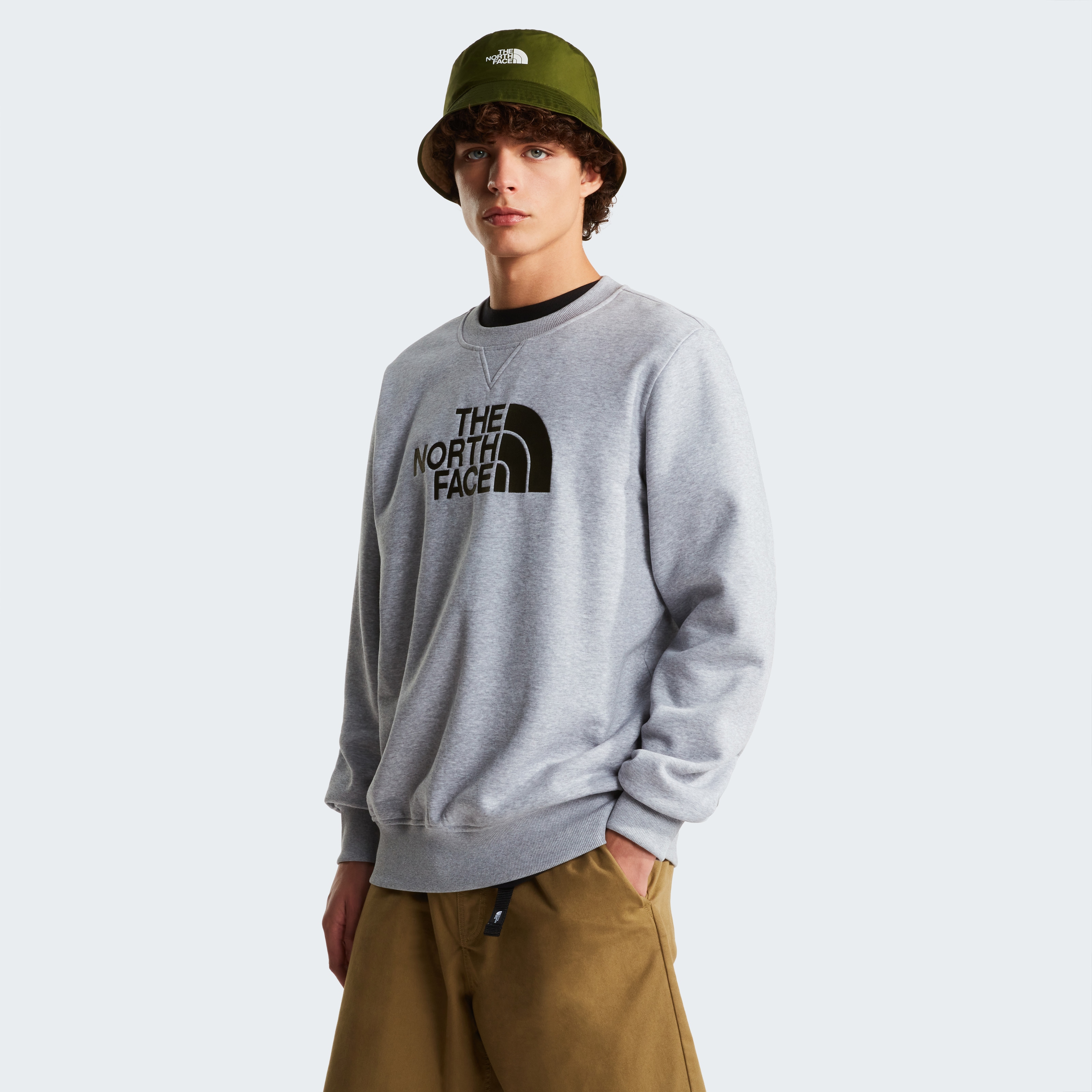 Kapuzensweatshirt THE NORTH FACE "M DREW PEAK REGULAR CREW", Herren, Gr. L, tnf light grau heather, new taupe grün, Obermaterial: 74% Baumwolle, 26% Polyester, Sweatshirts, sportlicher Stil, aus Baumwolle und Polyester