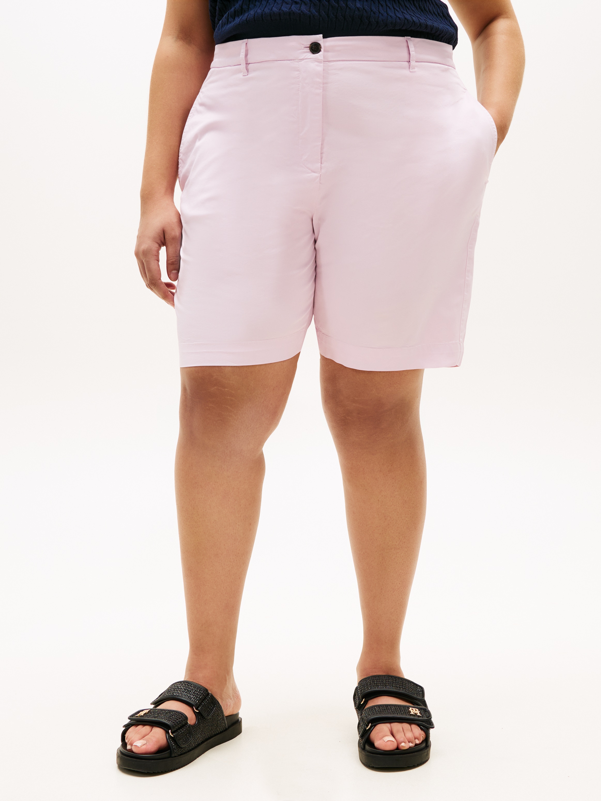 Chinoshorts TOMMY HILFIGER CURVE "CRV CO GMD BLEND CHINO SHORT", Damen, Gr. 54, N-Gr, lila powder, Web, Obermaterial: 65% Baumwolle, 33% Lyocell, 2% Elasthan, unifarben, regular fit kurz, Hosen Chinoshorts, in großen Größen