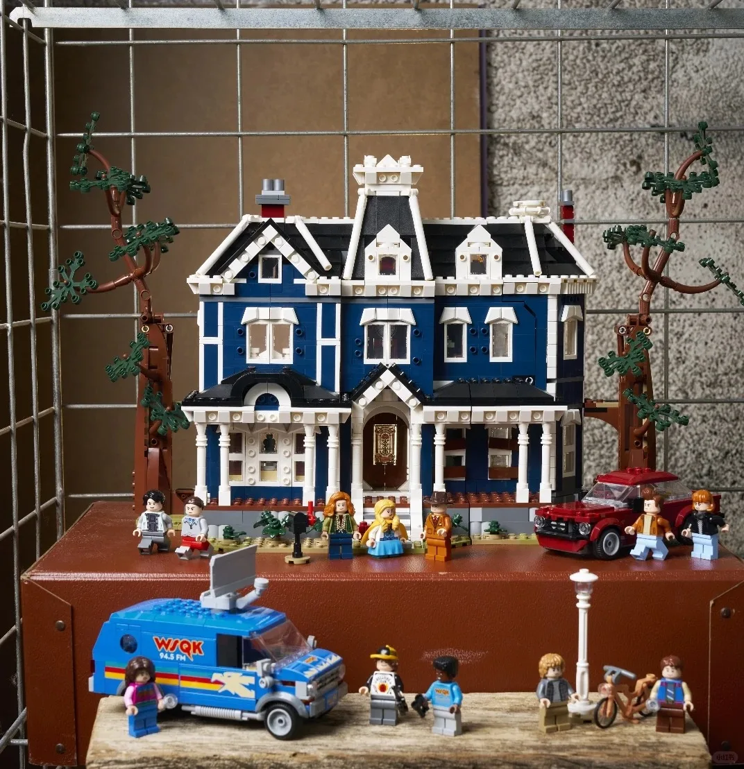 2026 NEUE MOC Ideen Science-Fiction-TV-Serie Fremde Ereignisse Creel House Sets Stadtarchitektur 11370 Bausteine Kinderspielzeug Geschenk Image