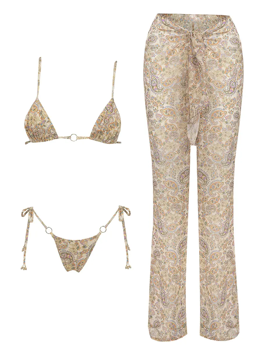 2025, elegantes schwarzes Bikini-Set mit transparenter Hose, Strandmode im urbanen Stil, weiße Wand, leicht und atmungsaktiv, Sommerstrand