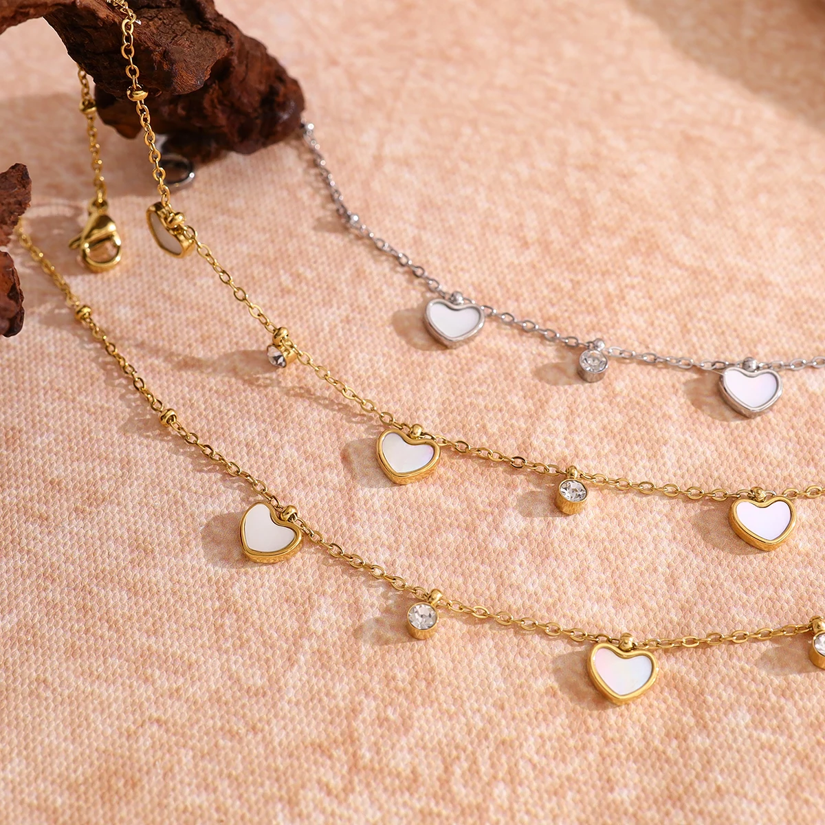 WILD & FREE Squisiti ciondoli a forma di cuore Bracciale in acciaio inossidabile da donna per eleganti catene placcate in oro 18 carati Gioielli impermeabili