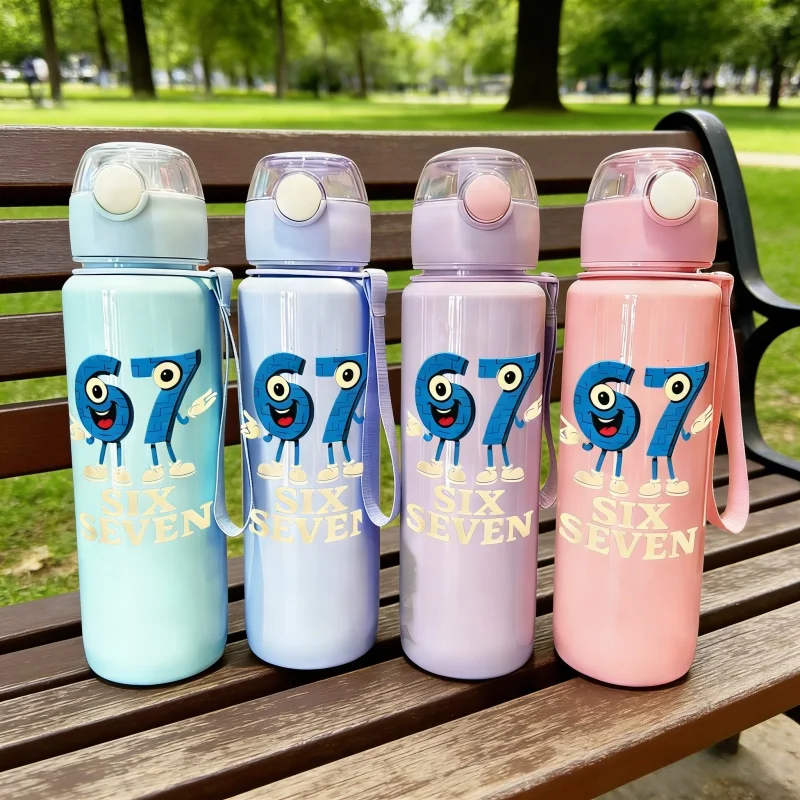 3D-Gedruckte Cartoon-Nummer 67 Wasserflasche - Niedlich & Stilvoll, Verblassungsresistent, Leichtgewichtig, 700ML Große Kapazität, Kinder-Favorit für Image
