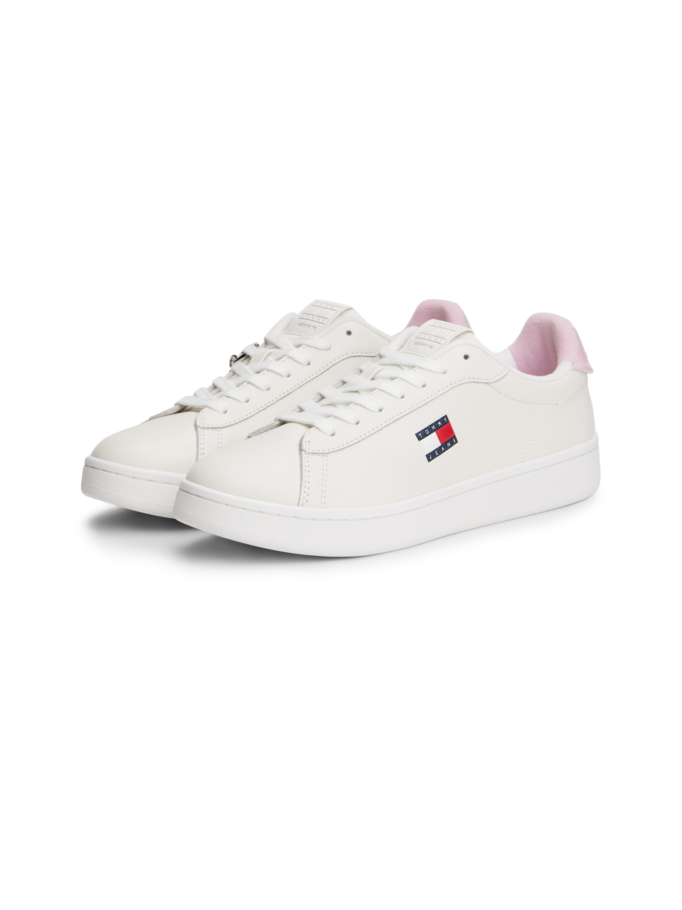 Plateausneaker TOMMY JEANS "ARCHIVE '98 VALENTINES", Damen, Gr. 38, weiß, rose, Leder, Lederimitat, kontrastfarbene Details, Schuhe Plateausneaker, Freizeitschuh, Halbschuh, Schnürschuh mit Herzchen-Anhänger