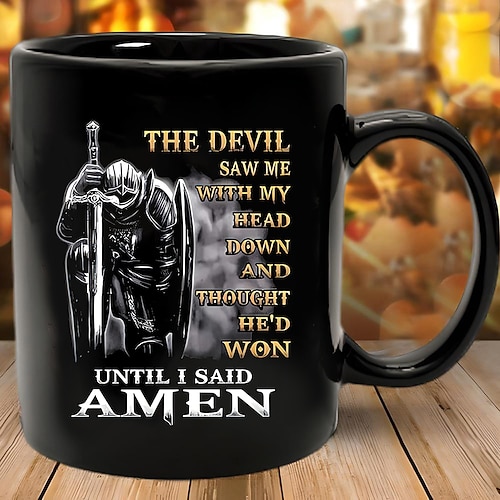 Inspirierender Ritter-Zitatbecher – „Der Teufel sah mich mit gesenktem Kopf und dachte, er hätte gewonnen, bis ich Amen sagte" – Motivierende Kaffeetasse für Stärke und Glauben – perfektes Geschenk für Christen Image